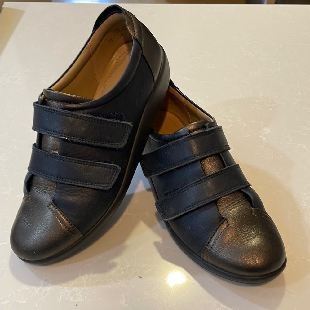 Navy and steel gray leather hotters